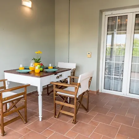 شقة Xenia Nea Iraklitsa